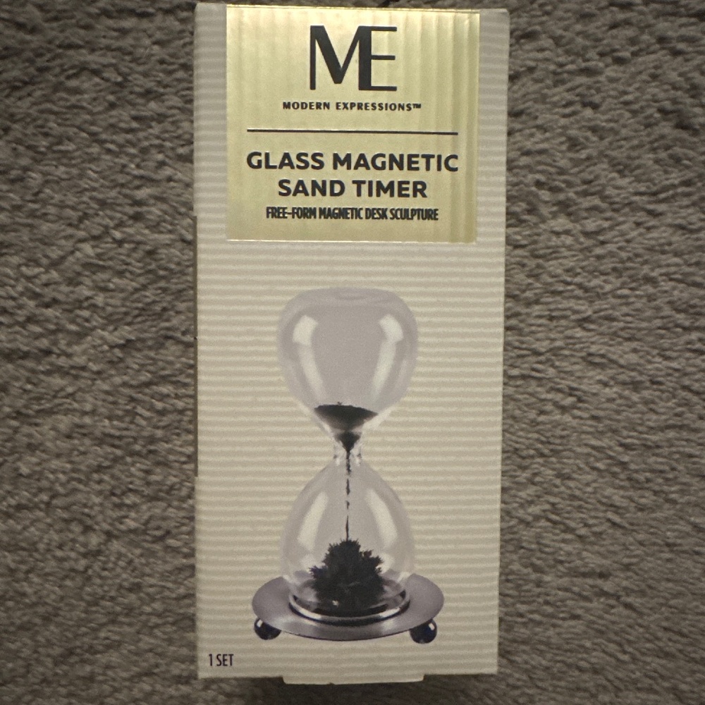 Glass magnetic sand timer